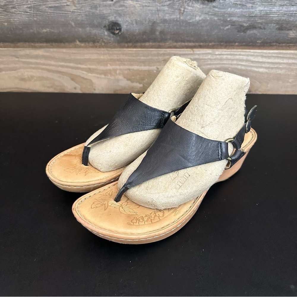 Born Womens Black Leather SlingBack Wedge Sandals Size 8 T-Strap Adjustable